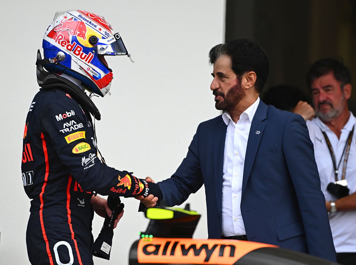 Mohammed Ben Sulayem (dreapta) și Max Verstappen