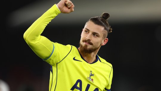 Fabrizio Romano confirmă posibila plecare a lui Radu Drăgușin de la Tottenham. Unde ar putea ajunge