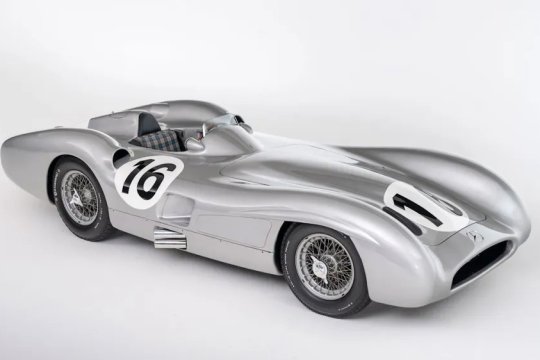 Un miliard de dolari pe patru roți. În 2025, RM Sotheby’s a redefinit piața auto de colecție