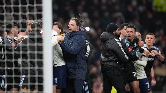 Radu Drăgușin a intrat imediat pe teren! Conflict la finalul partidei lui Tottenham