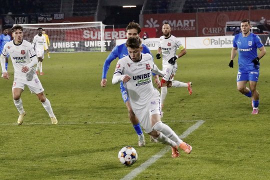 Lovitură de teatru în SuperLiga! FIFA le-a dat interzis la transferuri
