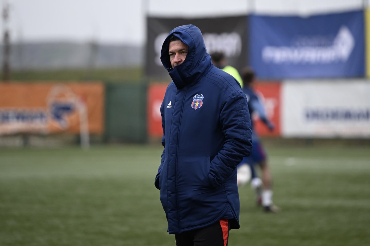 În cariera sa, Daniel Oprița le-a mai pregătit pe Metalul Reșița, Juventus București, FC Voluntari și CS Mioveni.