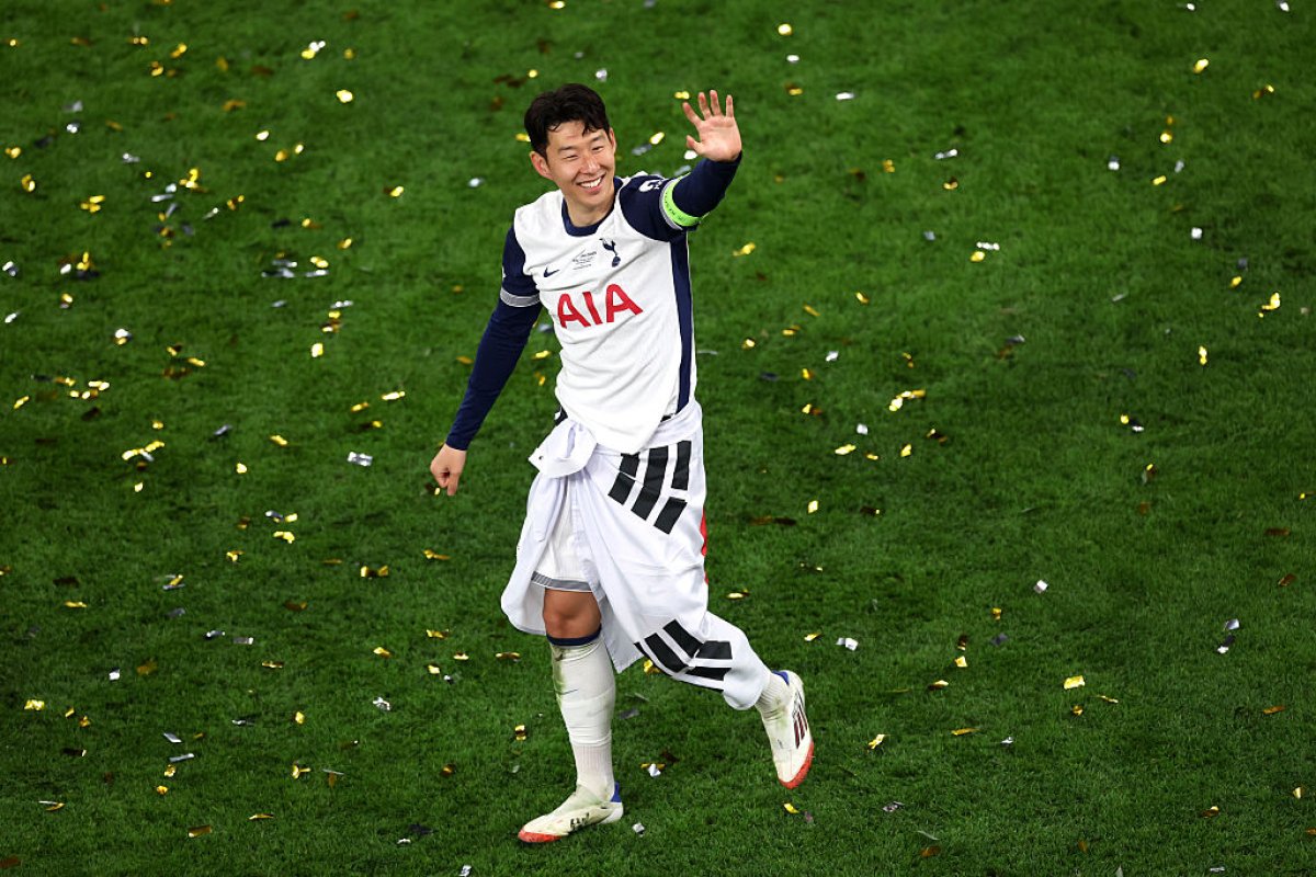 Son a mai jucat în carieră la Hamburg și Bayer Leverkusen