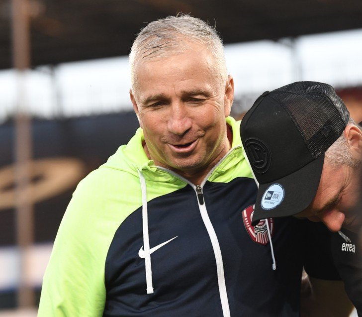 Petrescu a antrenat-o ultima oară pe CFR Cluj, de care s-a despărțit în luna august