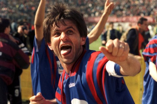 Dinamo putea să îl cumpere pe Lăcătuș înaintea Stelei, dar atacantul i-a convins pe ”câini” să nu îl transfere: ”Au venit generalii și i-a înjurat pe ăia pe bancă”