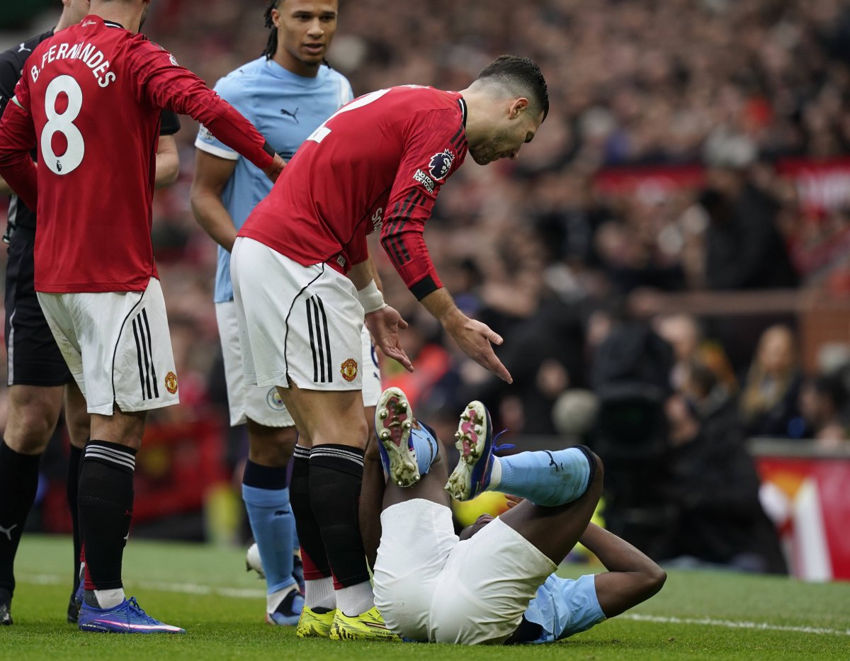 Momentul în care Doku acuză agresivitatea lui Dalot