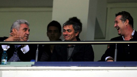 Jose Mourinho, omenit cu ”folcloriste” la București. ”Crăciunescu deschidea porțile peste tot”