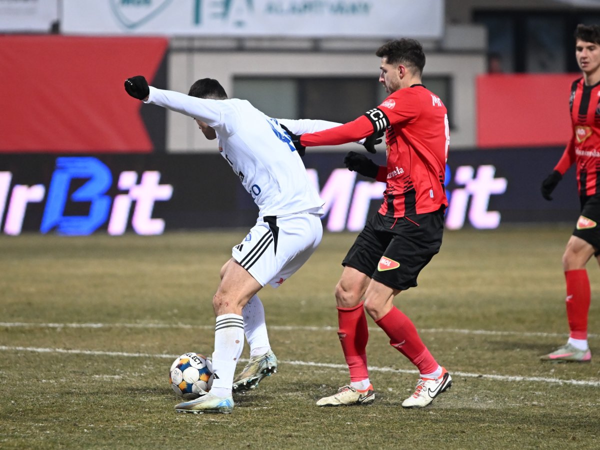 Stadioanele trebuie să dețină sistem de încălzire a terenului de joc care să permită desfăşurarea normală a jocurilor programate în perioadele cu temperaturi negative