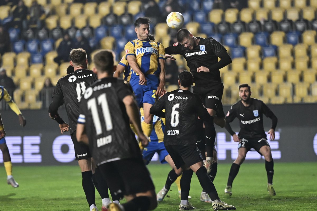 Petrolul Ploiești - Universitatea Craiova, de la 20:00, pe iAMsport.ro