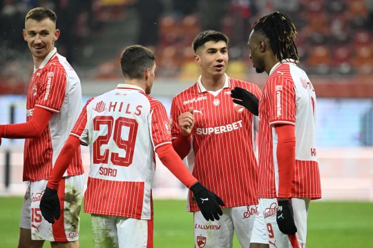 Kopic pune la zid un om de bază de la Dinamo: ”Nu îi putem controla viața personală!”