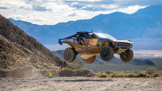 Isack Hadjar își testează limitele în deșert!