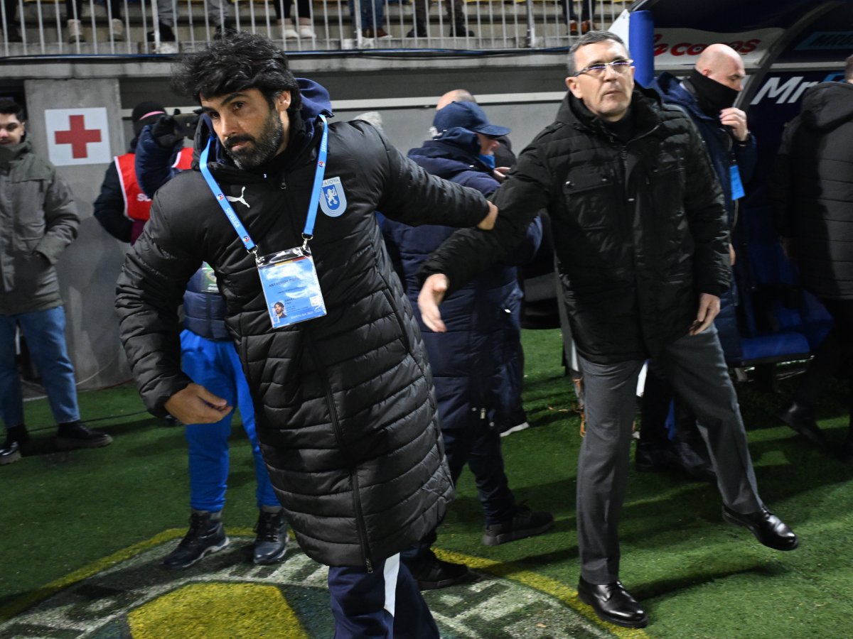 Eugen Neagoe (dreapta) a fost campion cu Universitatea, în 1991, ca antrenor, Filipe Coelho speră să ia titlul cu juveții în 2026