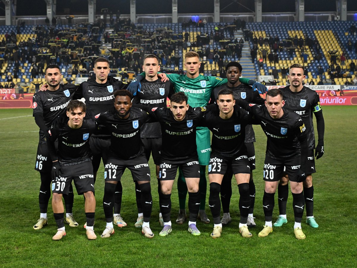 Primul 11 al oltenilor în partida de pe arena "Ilie Oană"