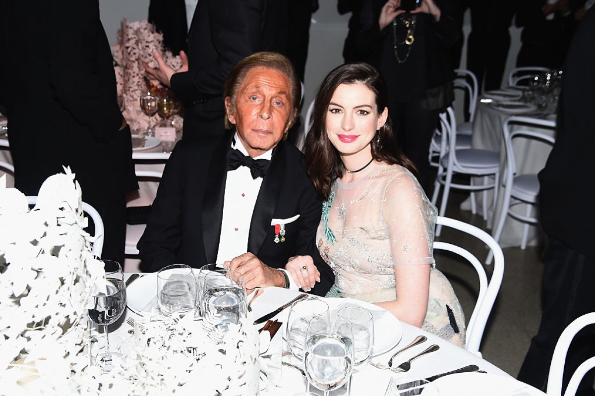 Valentino, alături de actrița Anne Hathaway