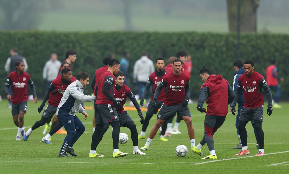 Arsenal este lider în Premier League și încearcă să cucerească primul titlu după 22 de ani