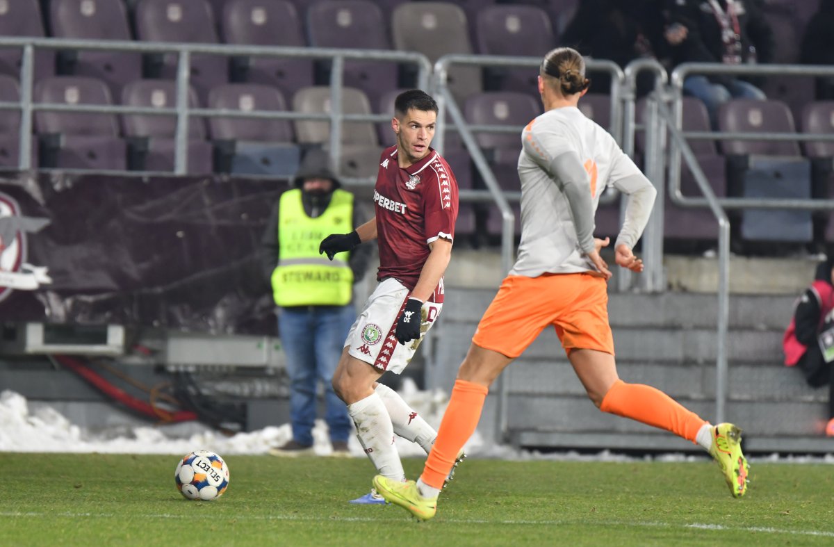 Paraschiv a fost adus în Giulești după ce a evoluat ultima oară pentru Cultural Leonesa, în Spania