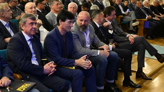 Tranzacție uriașă: un colos cu active de 116 miliarde de euro vrea să cumpere fosta firmă a membrului Generației de Aur!