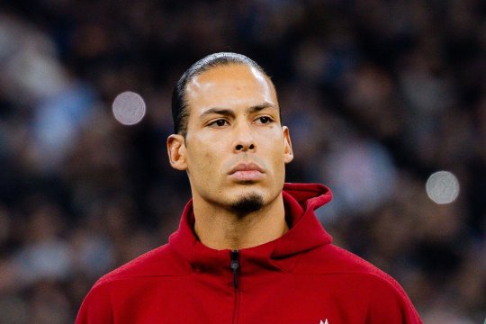 Van Dijk s-a enervat pe un jurnalist când a auzit numele lui Xabi Alonso: ”Lipsă de respect”