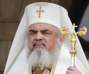 A văzut ce apare pe clopotele de la Catedrala Mântuirii Neamului și l-a desființat pe Patriarhul Daniel: ”Minciună a diavolului! Nu a făcut nimic pentru Dumnezeu”