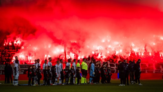 Scandal cât casa la fosta echipă a lui Mircea Rednic! Ultrașii furioși au vrut să intre peste jucători în vestiar