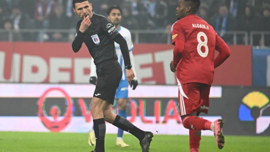 Arbitrul de la Craiova - Botoșani, făcut praf de Bogdan Cosmescu în direct: ”Trebuia să își dea singur galben! Se face de râs”