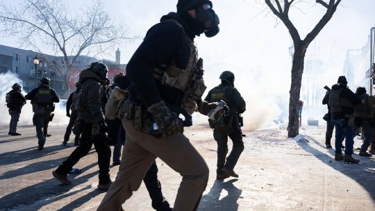 Meci din NBA amânat după ce agenții ICE au împușcat mortal un al doilea protestatar. Tensiuni majore în SUA