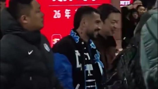 Nicolae Stanciu, primit ca o adevărată vedetă în China! Imagini spectaculoase: ”The Romanian King” a ajuns la Dalian Yingbo