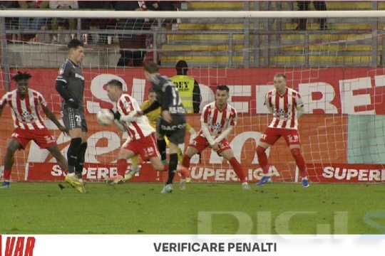 Penalty controversat în UTA - Rapid! Colțescu a fost chemat de VAR să revadă faza, dar și-a menținut decizia: ce s-a întâmplat