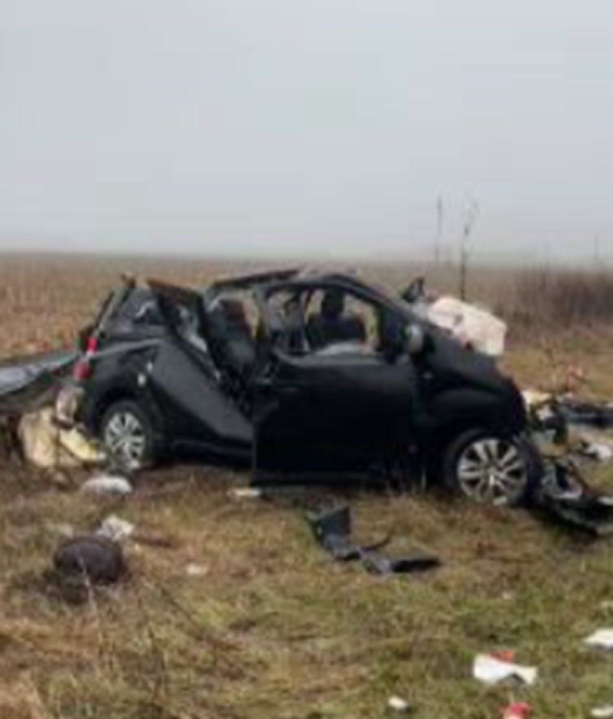 Epava microbuzului cu fani PAOK care s-a izbit de un TIR