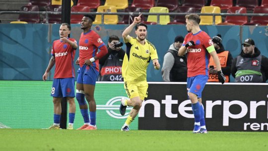 FCSB - Fenerbahce 0-1, ACUM, pe iAMsport.ro. Roș-albaștrii ratează ocazii mari!