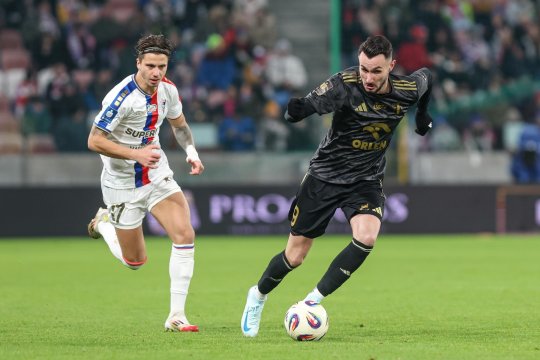 OFICIAL | Mutare interesantă la CFR: fiul fostului inamic al naționalei României, dorit în trecut de FCSB, a semnat cu clujenii