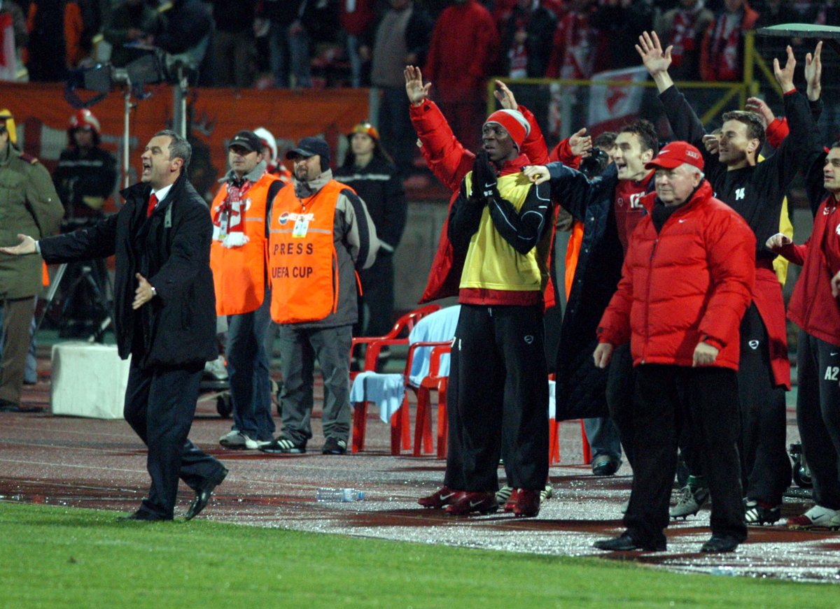 Dănilescu are 17 trofee câștigat cu Steaua și 12 cu Dinamo, în calitate de conducător