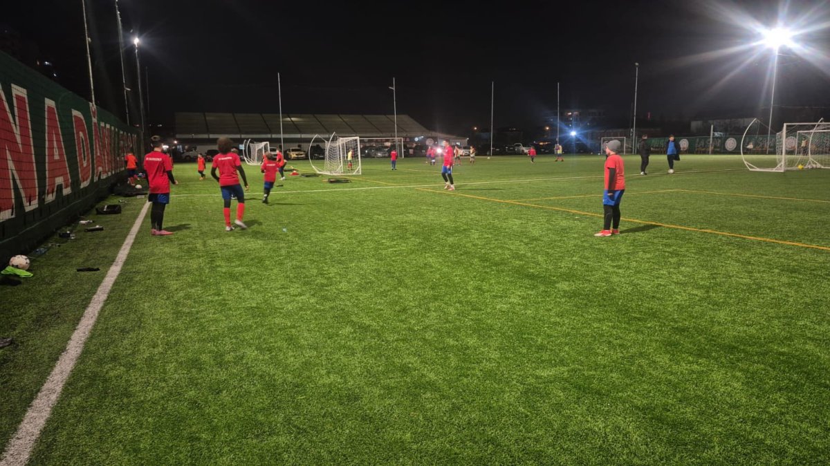 Unul dintre terenurile școlii de fotbal care aparține familiei Dănilescu