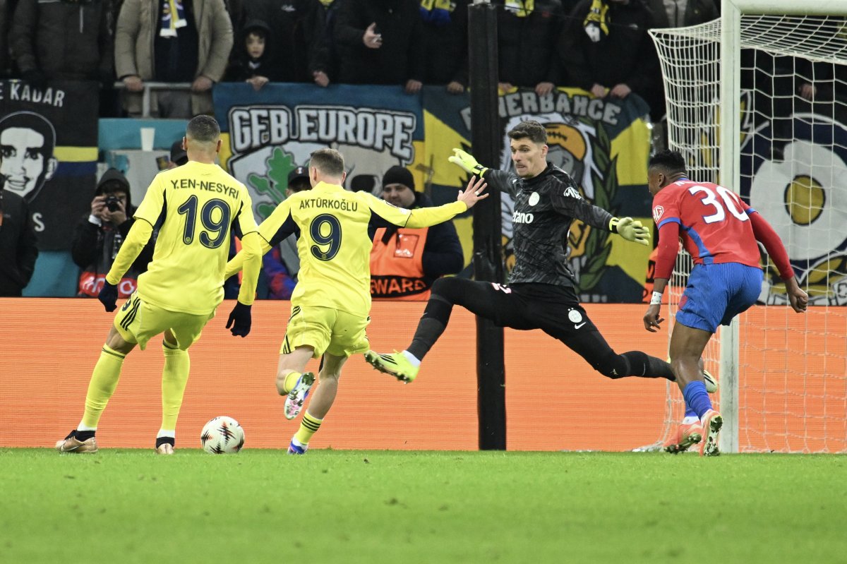 Ștefan Târnovanu în meciul FCSB - Fenerbahce