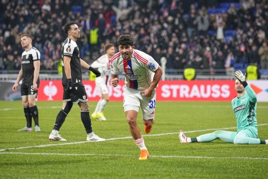 Răzvan Lucescu, eliminat în eșecul dramatic al lui PAOK! Ionuț Radu, integralist la Belgrad. Toate rezultatele serii din Europa League și clasamentul final