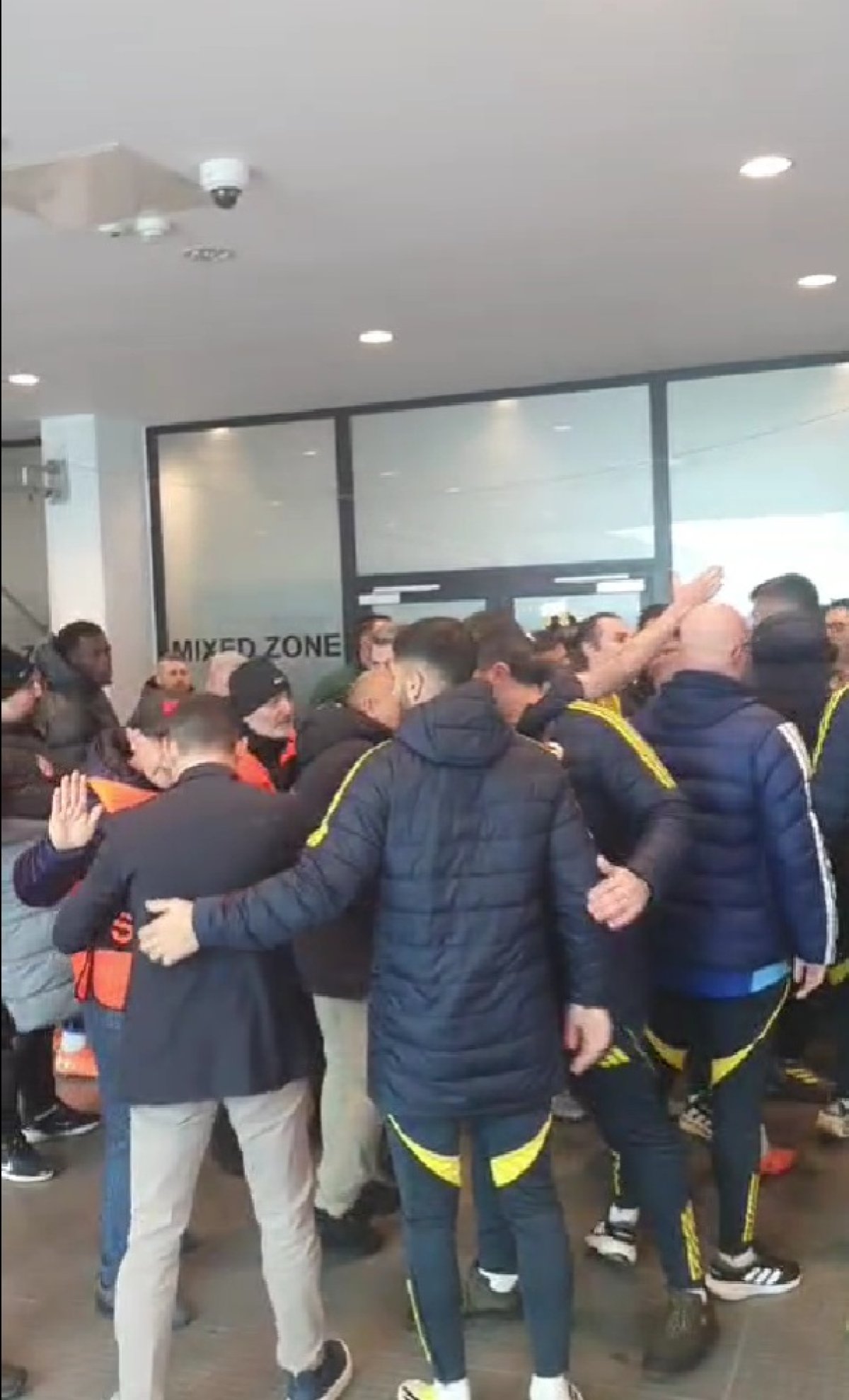 Conflictul dintre jucătorii și staff-ul echipelor FCSB și Fenerbahce