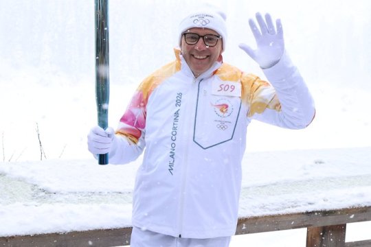 Șeful Formulei 1 a purtat Flacăra Olimpică