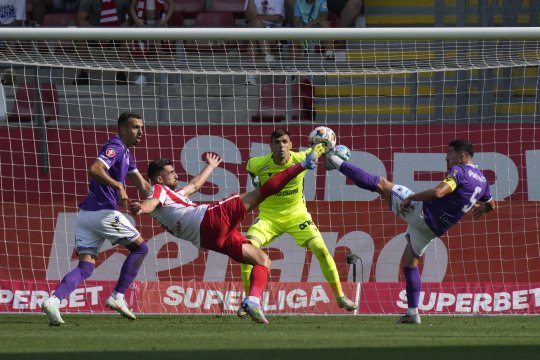 FC Argeș - UTA Arad, de la ora 17:00, pe iAMsport.ro. Cu o victorie, formația lui Adrian Mihalcea ar urca pe loc de play-off!