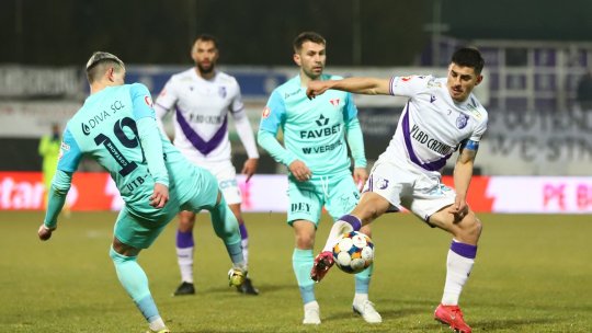 FC Argeș - UTA Arad 0-0, ACUM, pe iAMsport.ro. O primă repriză tensionată, dar fără reușite la Mioveni
