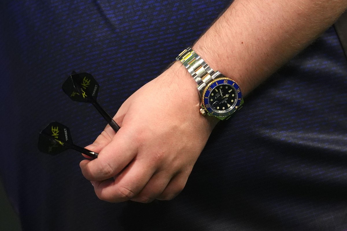 Luke Littler, campionul mondial la darts, este unul dintre fanii mărcii elvețiene de ceasuri Rolex
