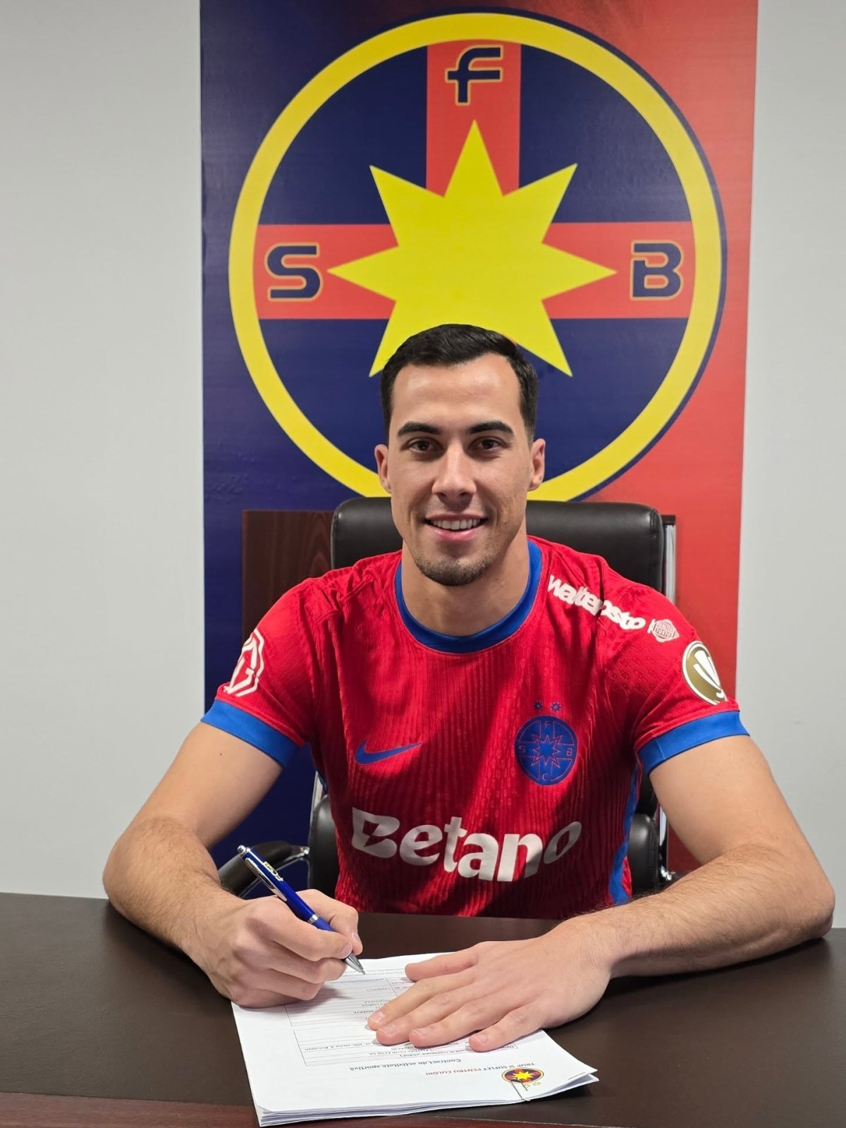 Duarte (28 de ani) a parafat un acord pe două sezoane și jumătate cu gruparea roș-albastră