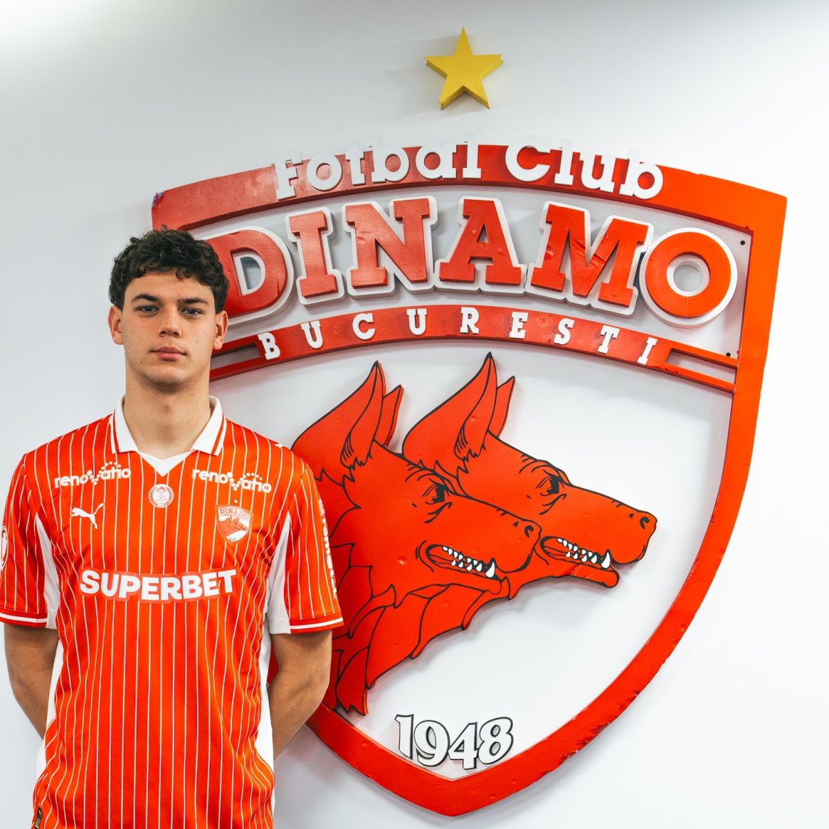 Duțu a semnat cu Dinamo un contract valabil pe o perioadă de 3 ani și jumătate și va purta tricoul cu numărul 30