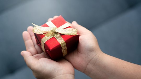 2 milioane de români au onomastica pe 7 ianuarie! Ce cadouri să alegi pt Ion și Ioana (P)