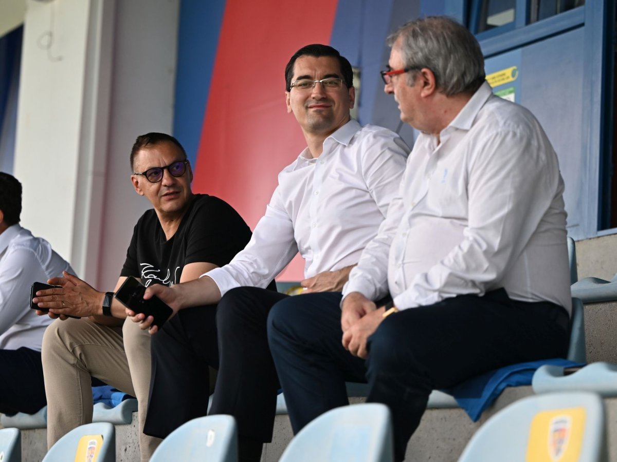 Stoichiță, Burleanu și Vochin