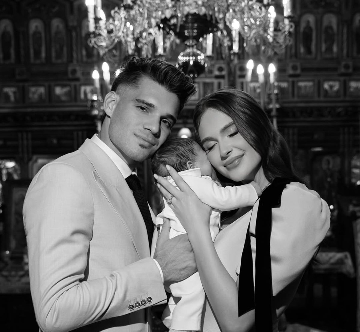 Ianis și soția lui alături de micul Giorgios, la botez