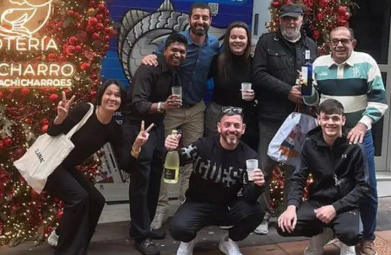 Cebrian, alături de fericiții câștigători ai biletelor la loterie