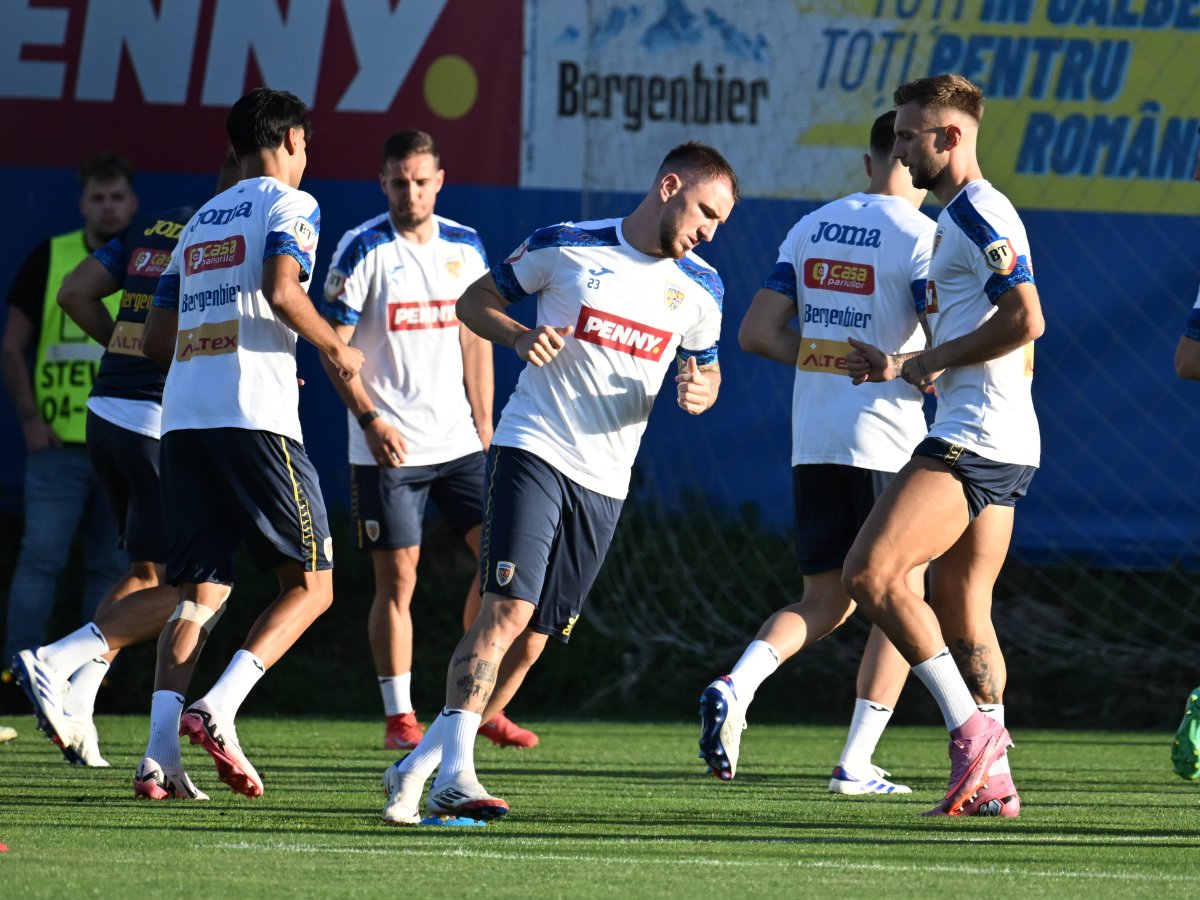 Fotbalistii romani Deian Sorescu si Denis Dragus la antrenamentul oficial de dinaintea meciului amical impotriva Canadei, desfasurat la Centrul National de Fotbal de la Mogosoaia, joi 4 septembrie 2025.