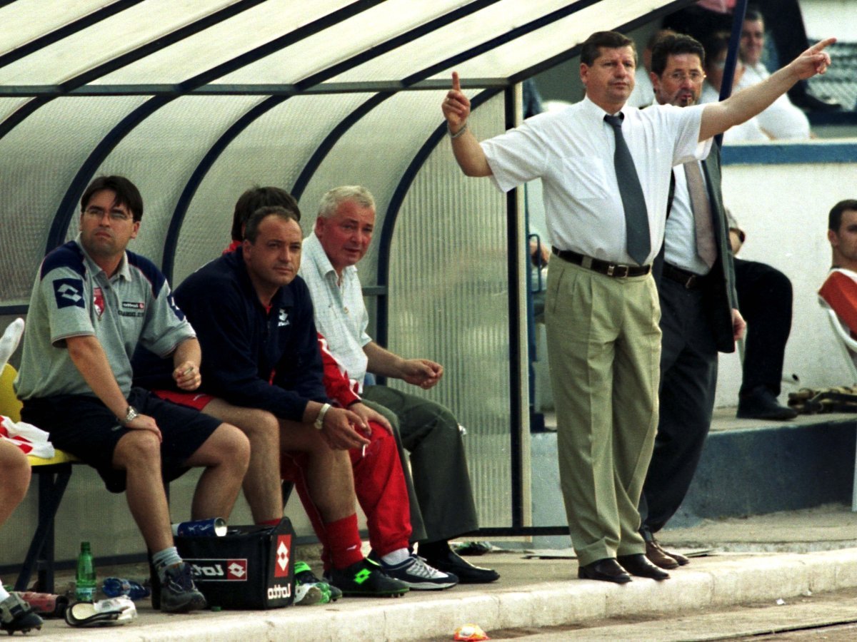 Tică Dănilescu pe bancă cu Cornel Dinu