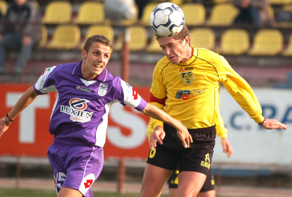 Cosmin Bodea (dreapta) a fost jucător la FC Brașov în perioadele 1995-1996 și 1999-2007