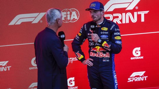 Max Verstappen câștigă Sprintul de la Singapore. Russell, abandon în primul tur, dezastru pentru McLaren